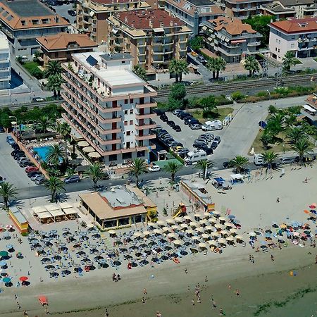 Hotel Cristal Cupra Marittima Esterno foto