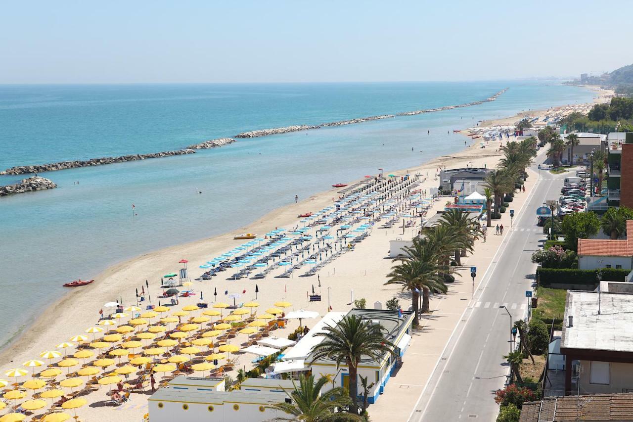 Hotel Cristal Cupra Marittima Esterno foto