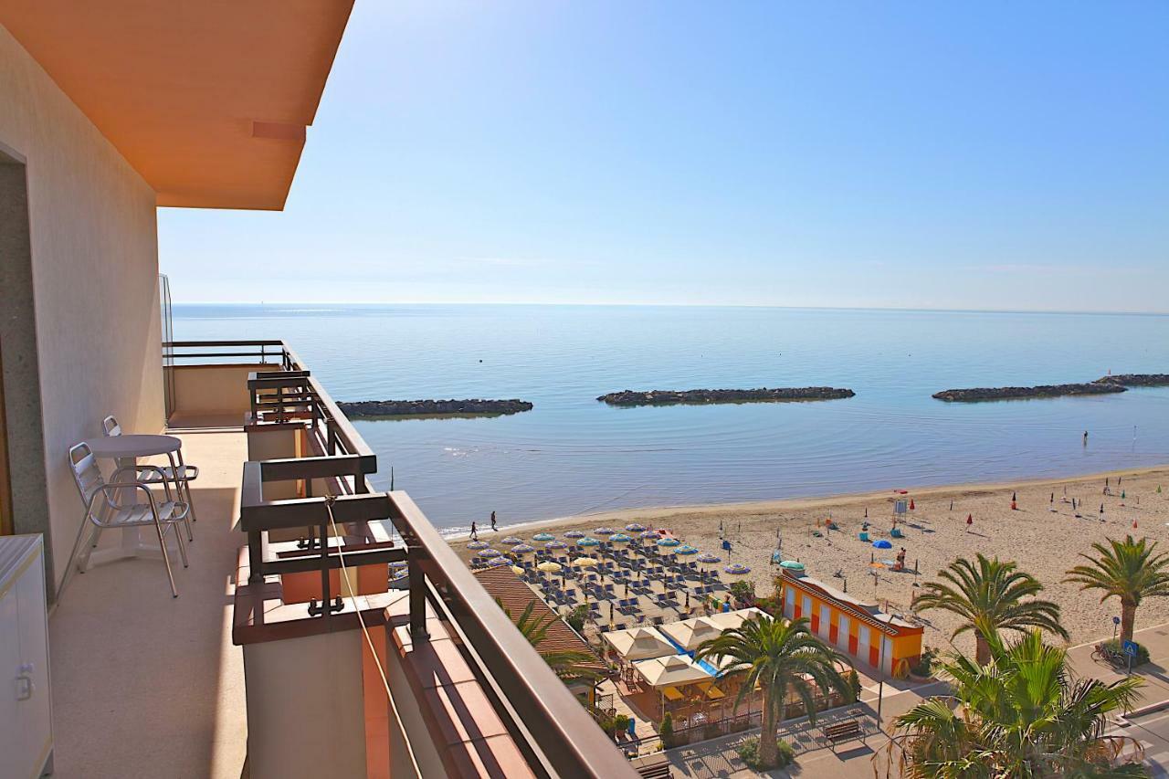 Hotel Cristal Cupra Marittima Esterno foto
