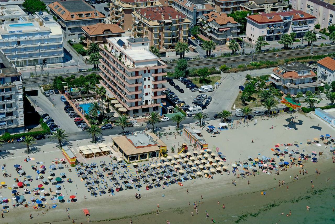 Hotel Cristal Cupra Marittima Esterno foto